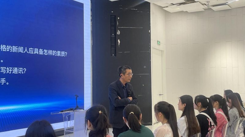 内容矩阵是指通过多种形式、渠道和平台，向用户呈现内容。具体包括：